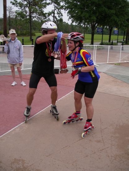 Eddy awards the ribbons to Julie...