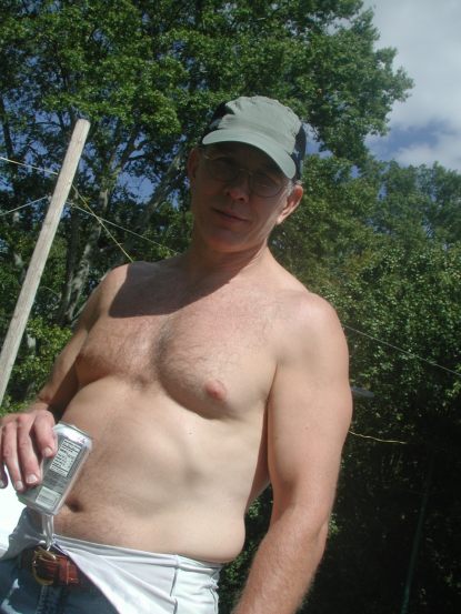 Rockford travel buddy, and team A-R member, Dr Greg showing off what that one silly calorie in Diet Coke can do for the male form.